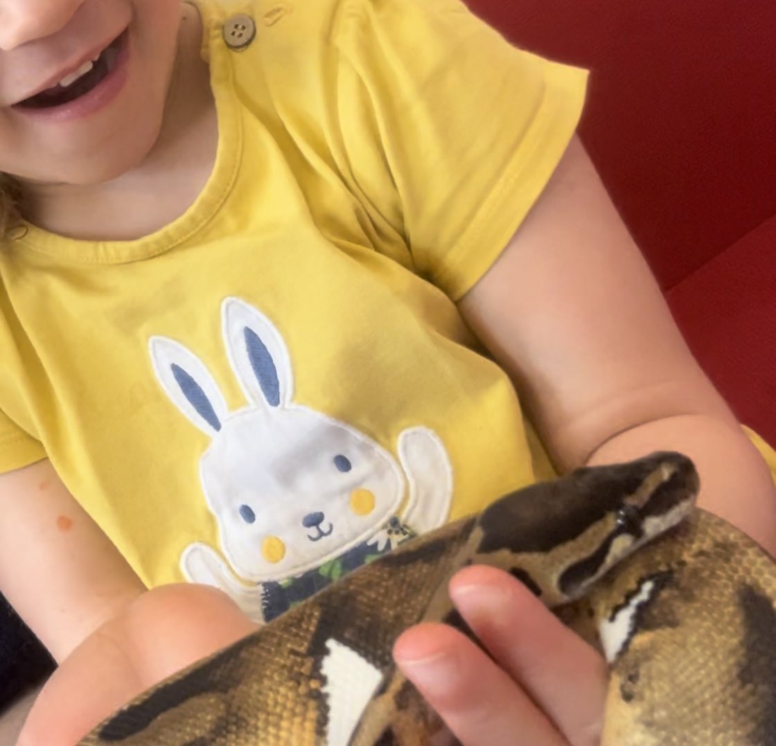 Katy__Perry's tweet image. Fabulous time @AdoptionEM young people’s event today. Crafting, baking and animal handling. #family