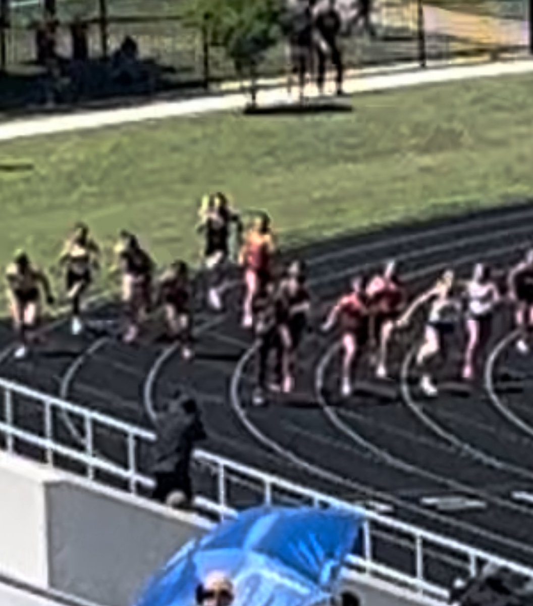 ⁦@EmreeMassaad⁩ Justice Pittaway, Aeris Armstrong, and Isabelle Castillo 4x100 District Champs! ⁦@HaysCISD⁩ ⁦@stevehoffman74⁩ ⁦@JhsJags⁩