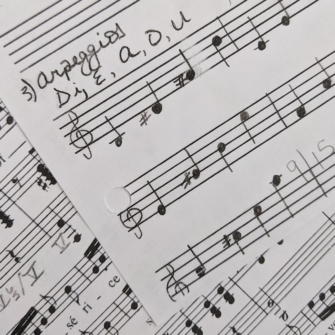 I've taken up singing lessons again, and it has reminded me of an eternal truth: that breakdown must precede rebuilding. Here's how I'm crawling upward, one breath at a time: juliarocchi.com/2024/03/one-mo…
