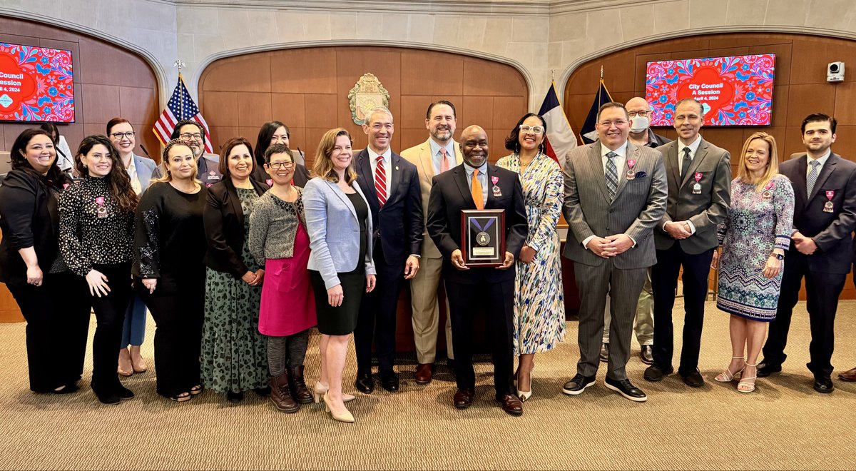 Today, we were proud to award the City of San Antonio with their 2023 CityHealth overall gold medal! 🥇 Congratulations to Mayor @Ron_Nirenberg, @SAMetroHealth, @COSAGOV, and all of the city’s health heroes for getting San Antonio to gold — the only overall gold city in Texas! 🎉