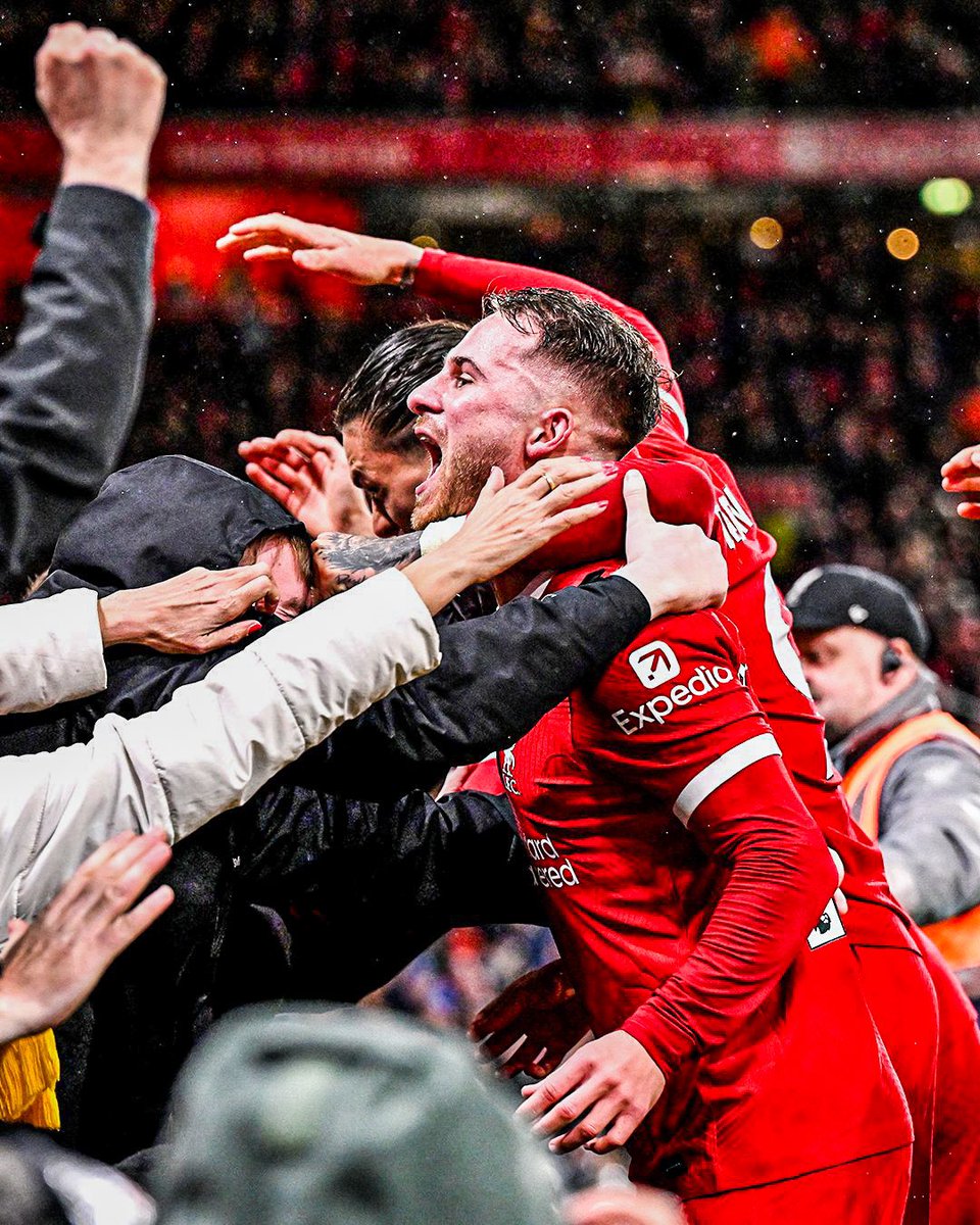 🤯🇦🇷 Alexis Mac Allister en sus últimas 10 titularidades con Liverpool y Argentina:

⚽️ GOL para el 2-0.
🅰️🅰️ DOS ASISTENCIAS para el 1-1 y 2-1.
🏆 CAMPEÓN de la Carabao Cup.
🅰️ ASISTENCIA a los 99' para el 1-0.
⚽️🅰️ GOL y ASISTENCIA para 1-0 y 3-0.
⚽️ GOL al Manchester City para