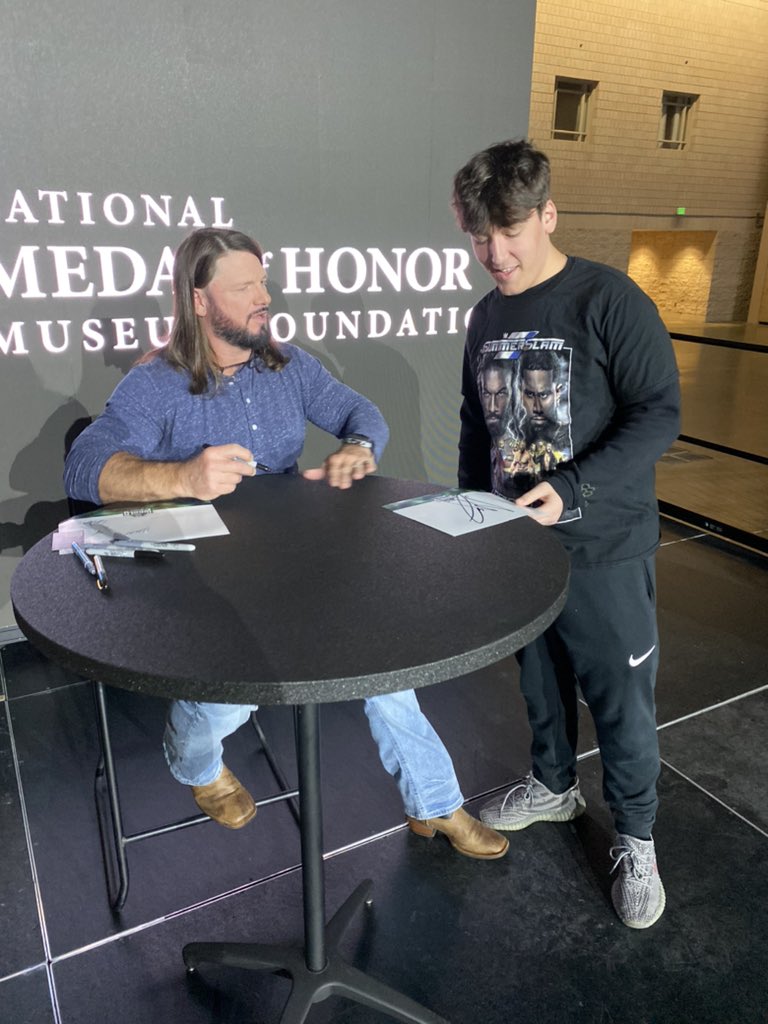 My son with Aj Styles and Chris Van Vliet

#WrestleManiaXL