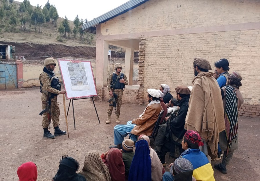 In South Waziristan, World Mine Awareness Day was marked with important events. The Pakistan Army is actively educating local communities about the dangers of landmines in tribal areas, aiming to protect lives from IEDs planted by TTP. #MineAwarenessDay #PakistanArmy