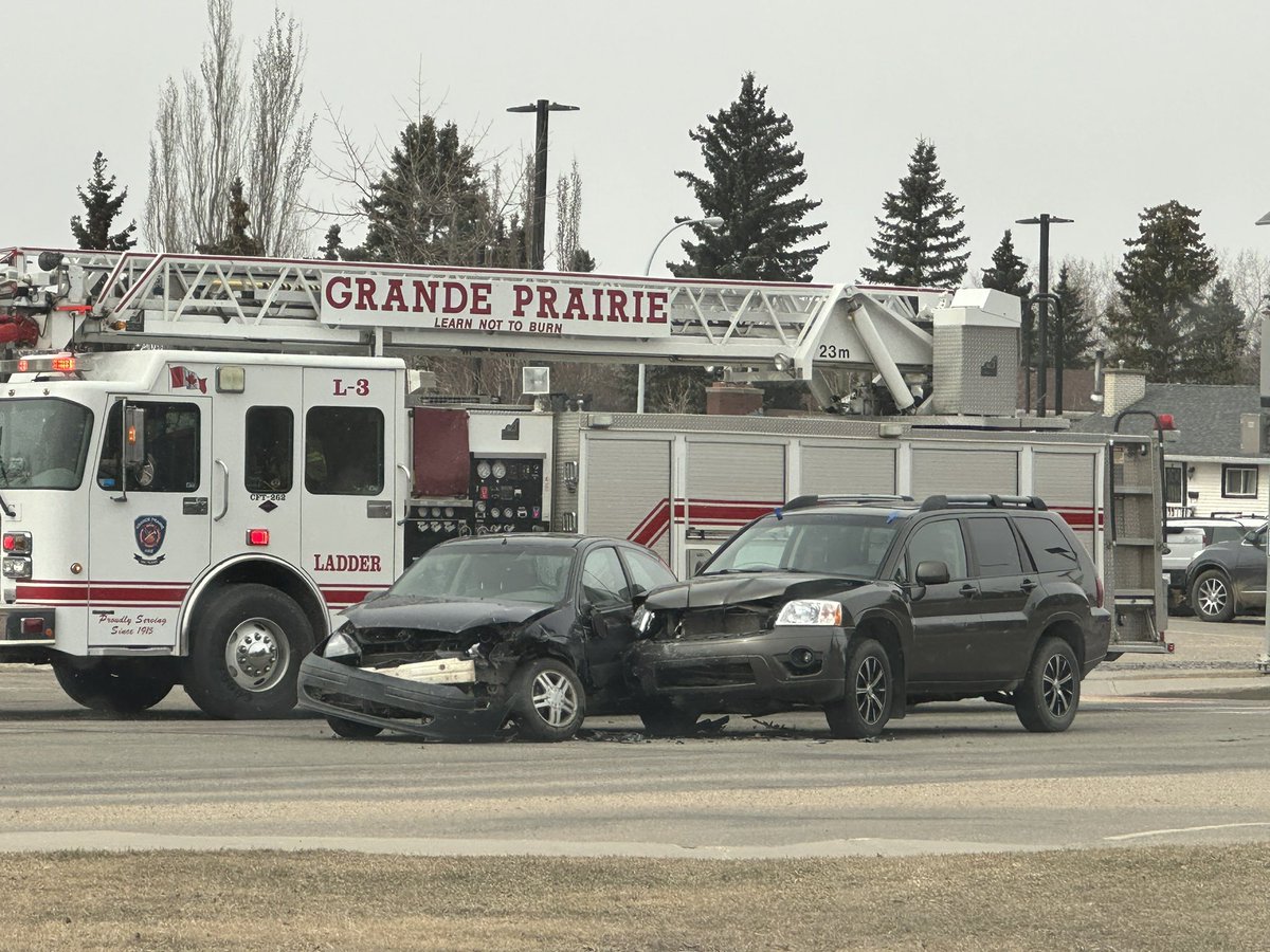 2 Vehicle Collision at 98 Street near 103 Avenue #gpab