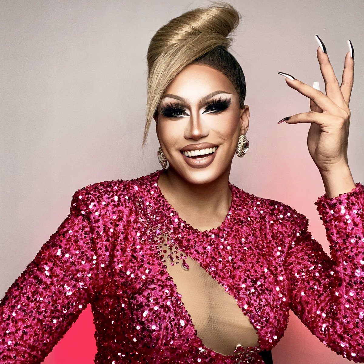 nicolepardaux's tweet photo. Just watch me shine!
#drag #dragqueen #CebuanaDrag #NicolePardaux https://t.co/eGQEyVafWM