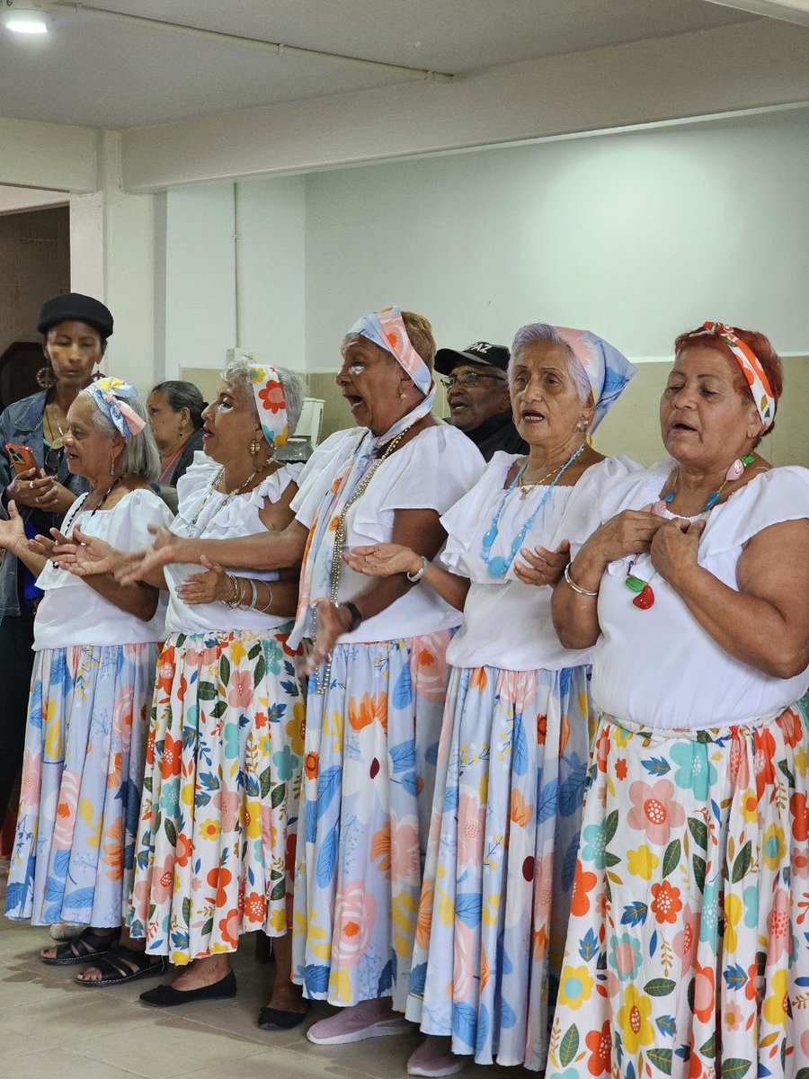 Alcaldesa @gestionperfecta visito el Club de los abuelos 'Los años dorados' en Ciudad Caribia,  fue recibida con alegría, cultura y la sabiduría característica de los abuelos, espacios para su bienestar, como lo ordeno el Pdte @NicolasMaduro
 
#VenezuelaAntiFascista
#Oriele #4Abr