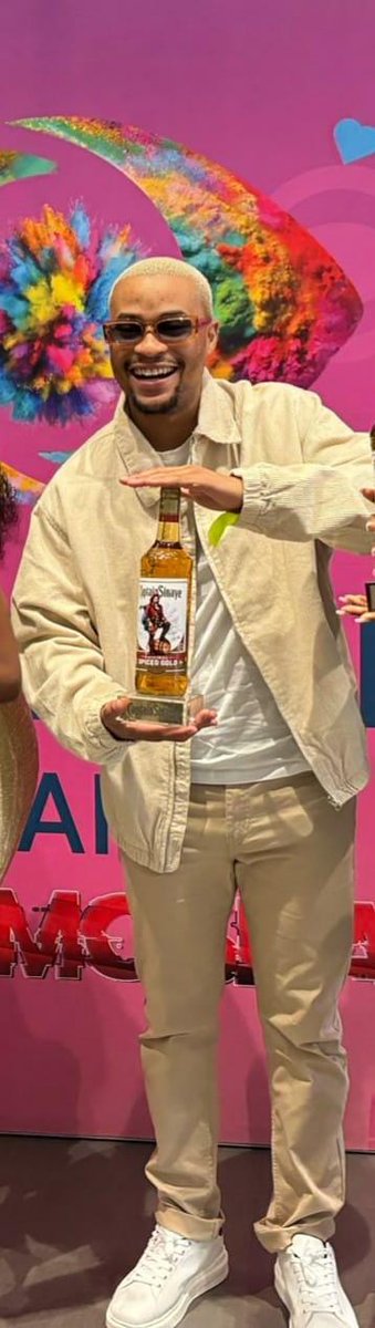 SikhulekileMlo1's tweet photo. Woow this boy @SinayeBBM killed this blonde look.all colours fit him xem @Inecto_SA this boy cn take ur beautiful brand far
SINAYE THE BRAND
#SinayeKotobe
#Inecto
#BBMzansi https://t.co/7y7ZqbQ4cv