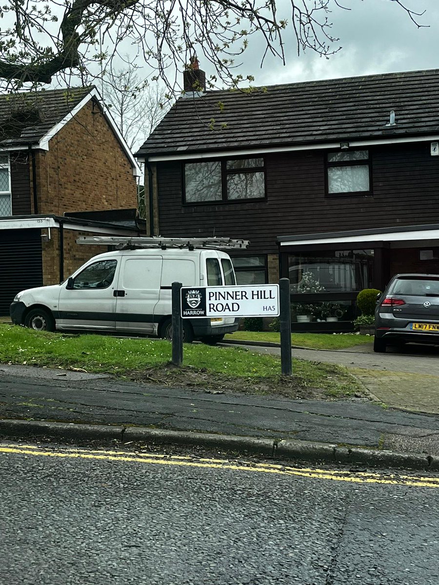 🚧 NEW SIGNS: Earlier this year I asked residents to send me images of broken, faded or missing signs Now the new financial yr has started the signs are being installed 👏 Like Pinner Hill Road: missing for yrs since a crash You wanted. We delivered ✅️ #PuttingResidentsFirst