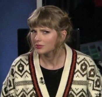 heidi sonst immer: “ne also an den klamotten ziehen ist ein no go!”
heidi bei xenia: “ja das hätte sie schon mal richten können” #gntm