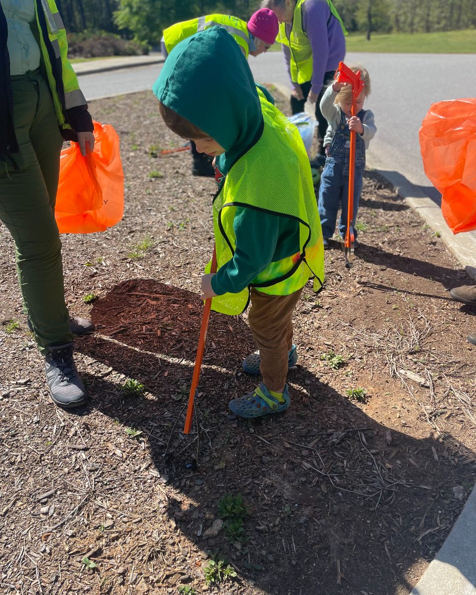 🌱Our first cleanup event for April is in the books! We had a small but mighty (and incredibly adorable) crew at Lake Greenwood State Park this morning. Our next cleanup will be tomorrow! Join the Litter Warriors at the Cheeseburger House, 512 Ninety Six Hwy, from 8-10 a.m.
