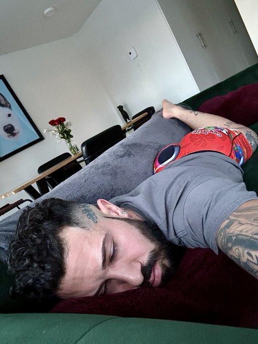 Someone, anyone, massage me ASAP. https://t.co/7LUSQ5J8Ij