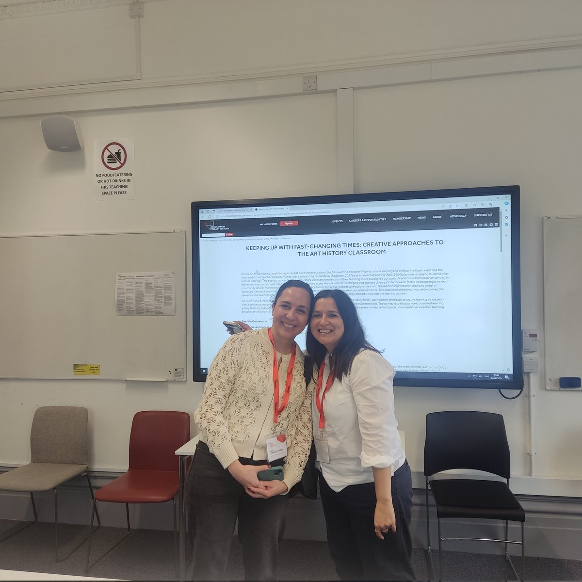 Action photos at the amazing <a href="/forarthistory/">Association for Art History</a> panel by @natalia_nessf and <a href="/anasol13/">Ana S González Rueda</a> on Creative approaches to the art history classroom. Such amazing discussions on pedagogy, playful teaching, multisensory learning and connections between practice and history