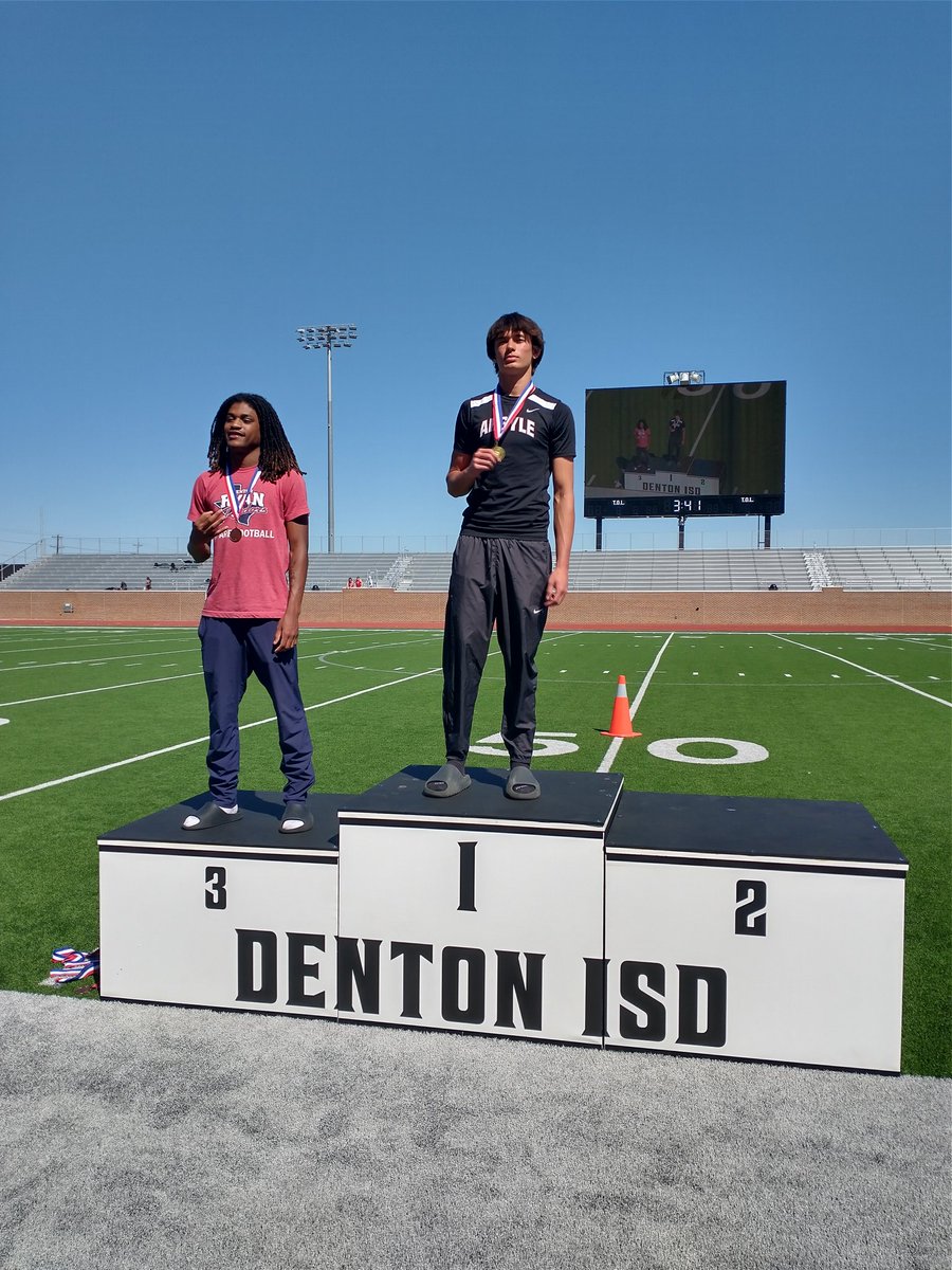 ArgyleTf's tweet photo. 🥇and District Champion as a freshman @AkeONeal https://t.co/BUGa0uwLri