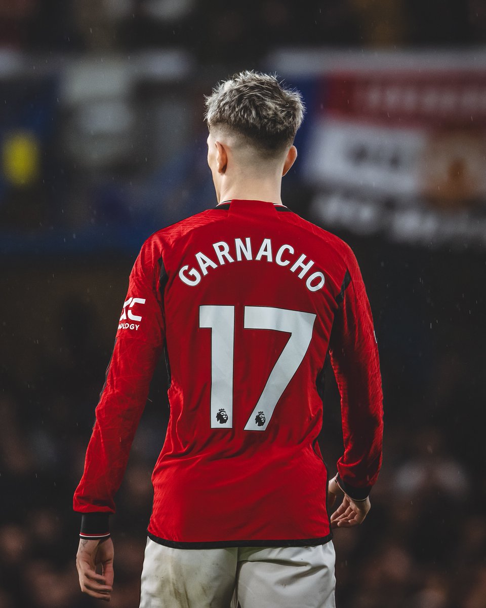 Alejandro Garnacho scores his second for @ManUtd and their turnaround is complete! The away side now lead 3-2 at Stamford Bridge 😲 #CHEMUN