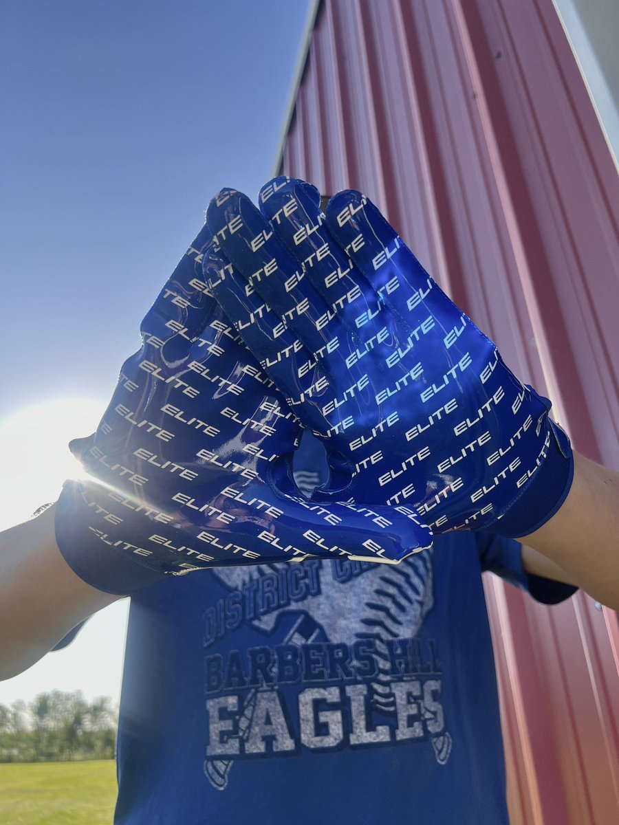 Barbers Hill receiver gloves🔥 get them before they’re gone