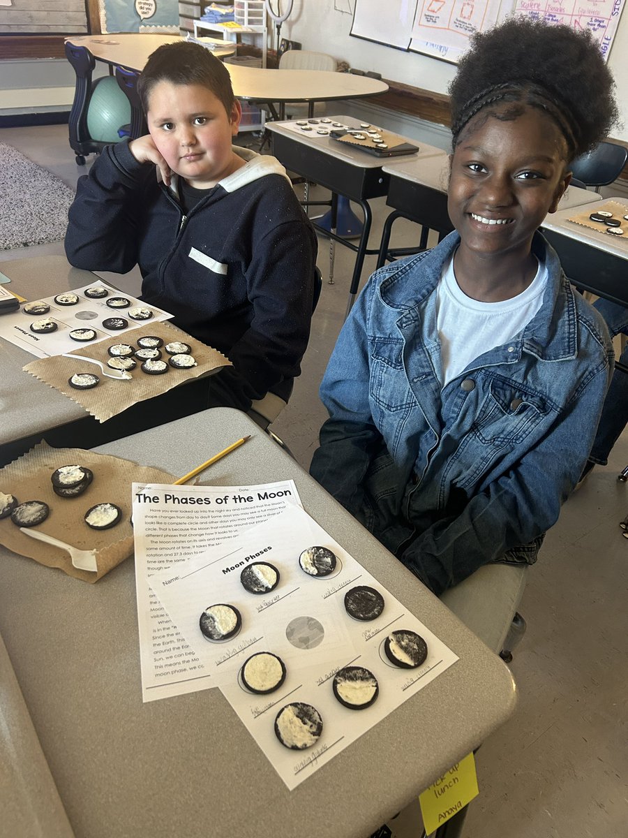 5thwithFergen's tweet photo. Best way to learn about the phases of the moon? Oreos of course!! #youOTTtobehere https://t.co/PMlgWeIC84