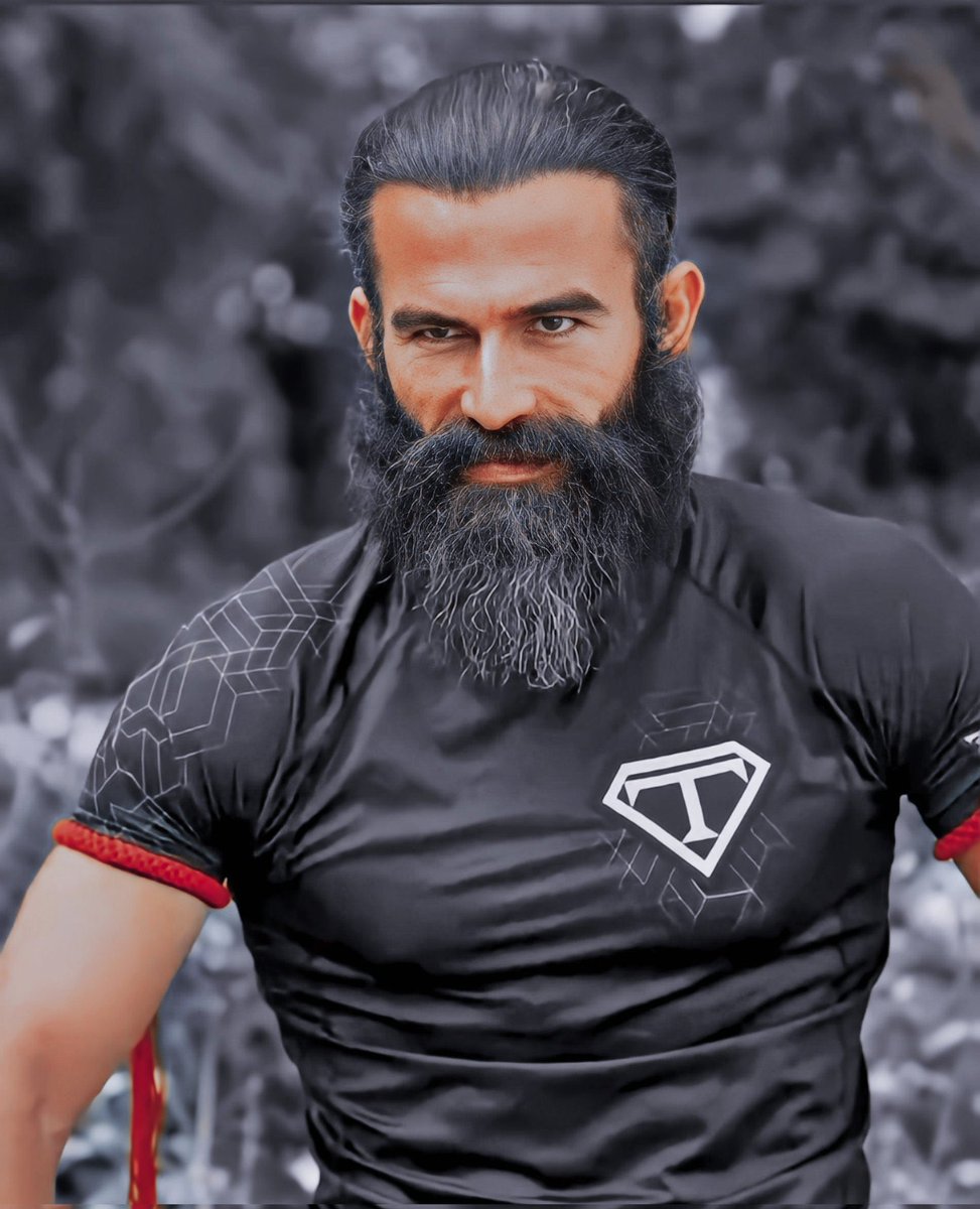 Turabi ilk gün poyrazın notunu vermişti.. “Aylar geçince eriyeceksin” :)) 

Büyüğünü abisini bilmeyen etek giyip oturacak itaat edecek 

BAY BAYYY PAKKEEETTTTTT ÇOCUK

#Survivor2024Allstar #SurvivorAllStar