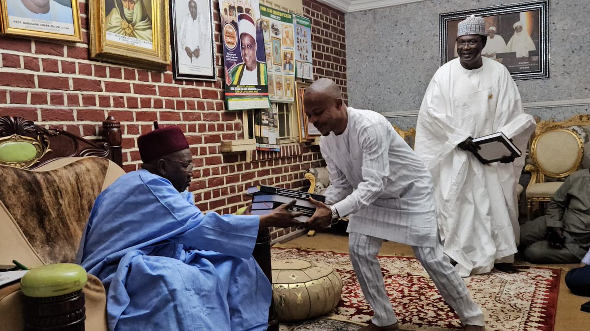 As Part Of his visit to Borno State for the Burial rites Of ex NLC President, Late Comrade Ali Ciroma , Congress President, Comrade Joe Ajaero also Paid a Condolence visit to the Shehu Of Borno, His Royal Highness, Shehu Abubakar Ibn Umar Garbai El-Kanemi to commiserate with Him