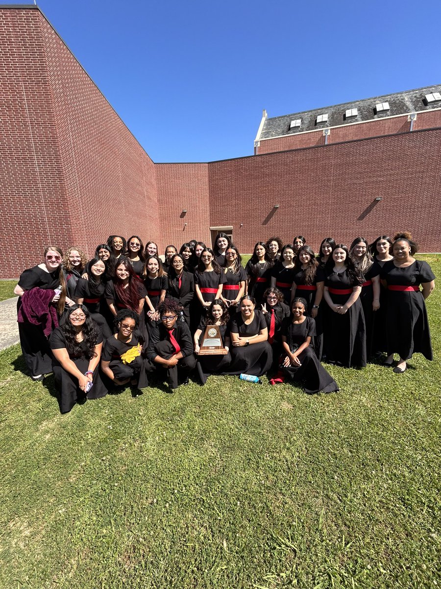 ManvelHSChoir's tweet photo. Fancier post upcoming, but it’s been a fantastic week for our hard-working, expressive singers at UIL Concert &amp; Sightreading! Sweepstakes ratings for Kantorei, Concordia and Caelestis, and superior ratings in concert for Cantare! Way to go, y’all! We are so proud of you! https://t.co/5rMCA7UYbc