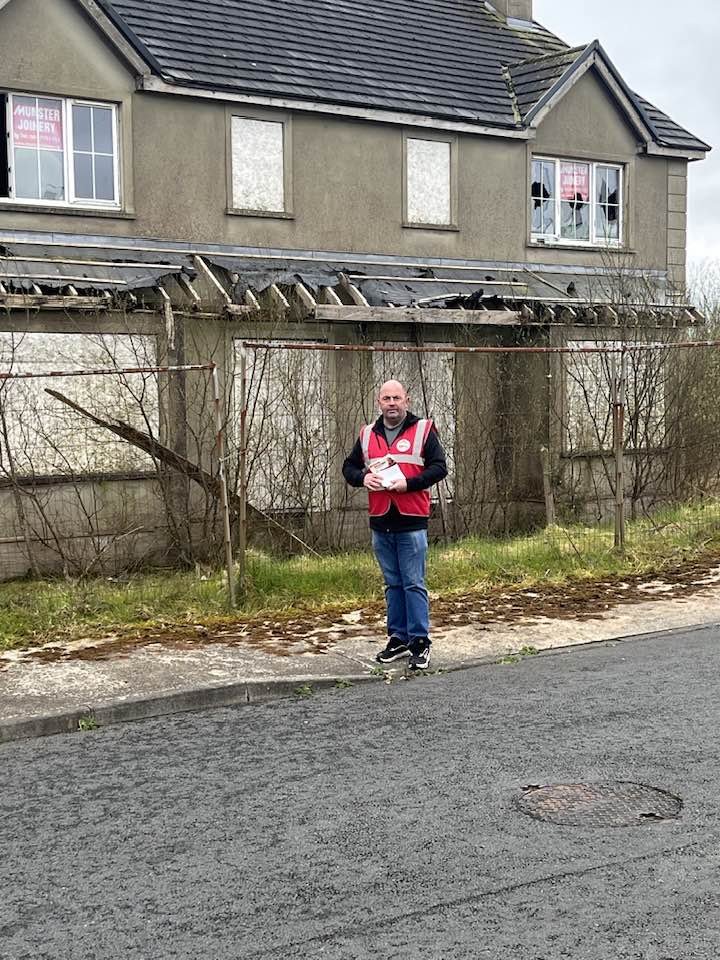 Tomas Sean Devine canvassing in Letterkenny this evening.  Tomas needs your No. 1 vote.
Change MUST happen within our council - we need our voices heard and solutions found.
#Letterkenny #Donegal #Elections2023 #DefectiveConcreteCrisis #thepeoplesdocument