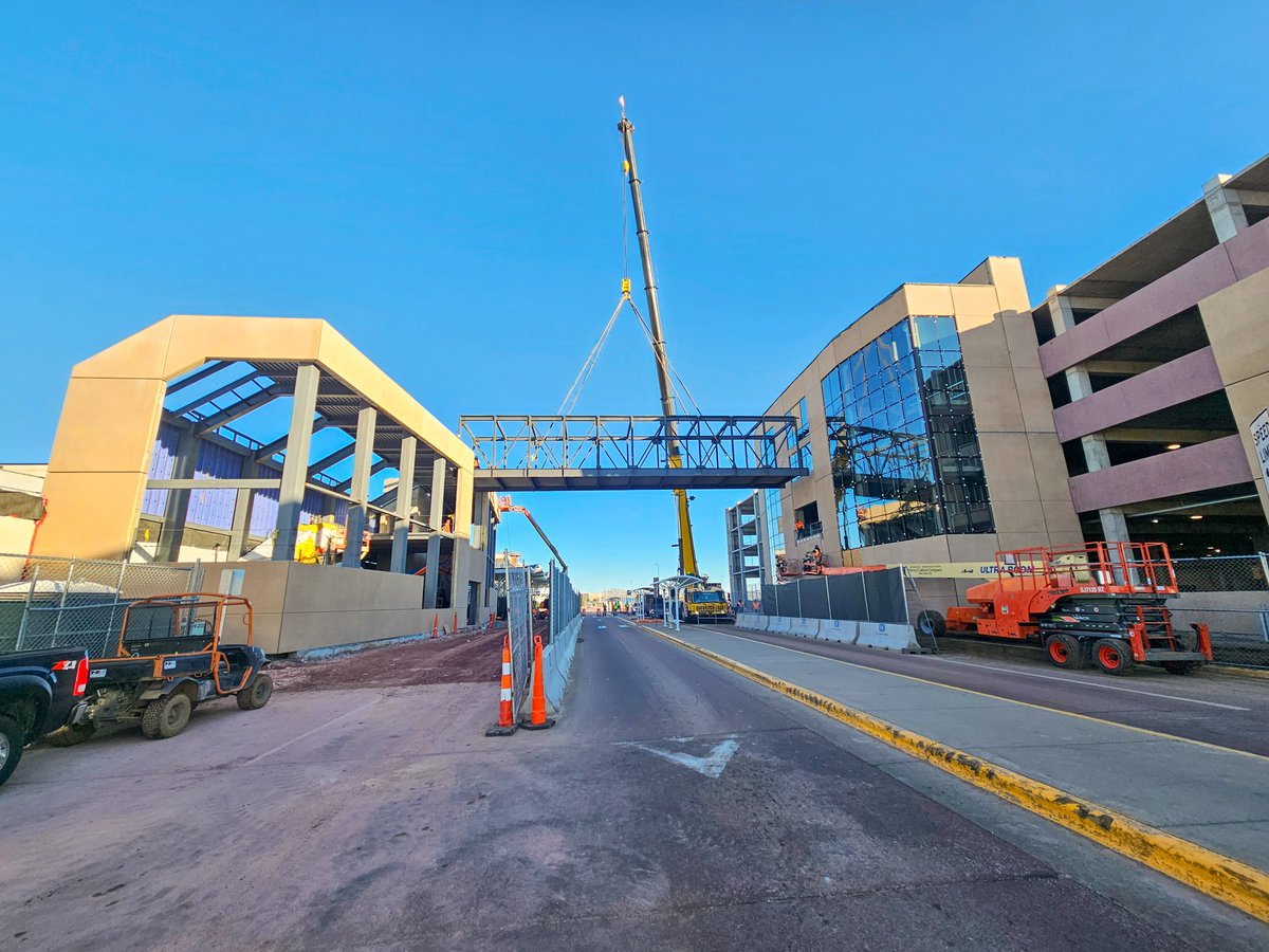 A new 85-foot skywalk was set in place today at the Sioux Falls Regional Airport. It will connect the main terminal's second floor to the 4-level parking garage, currently under construction. The project is the first of its kind in the Dakotas. #KLJ #SD #EngineeringReimagined