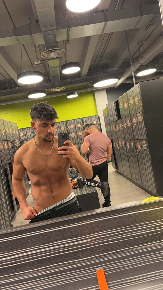 FresherTurk's tweet photo. Wer kaufen will schreibt dm jetzt Angebot Pakete da 👋🏾👋🏾😜😜💰 https://t.co/sQMRbbWMat