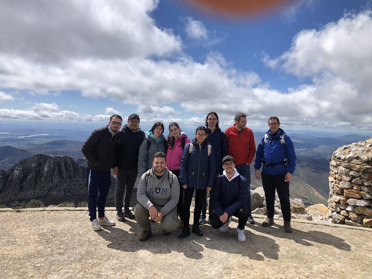 Alumnado de Geografía de la @infouex de Técnicas y reconocimiento de Campo nos visitaron como parte de sus prácticas. Pudimos hablar sobre el modelo de gestión del @VilluercasGPark y Desarrollo Local, y conocer el trabajo de @aprodervi Muchas gracias por vuestra visita