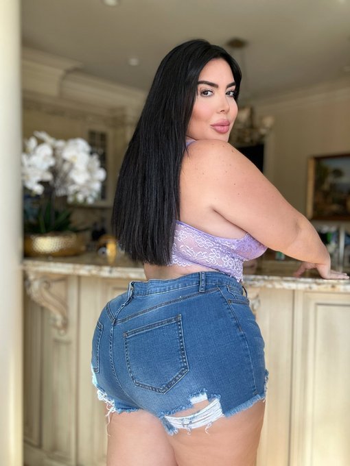 Do you like these shorts on me ? https://t.co/uIK7pRSBPL