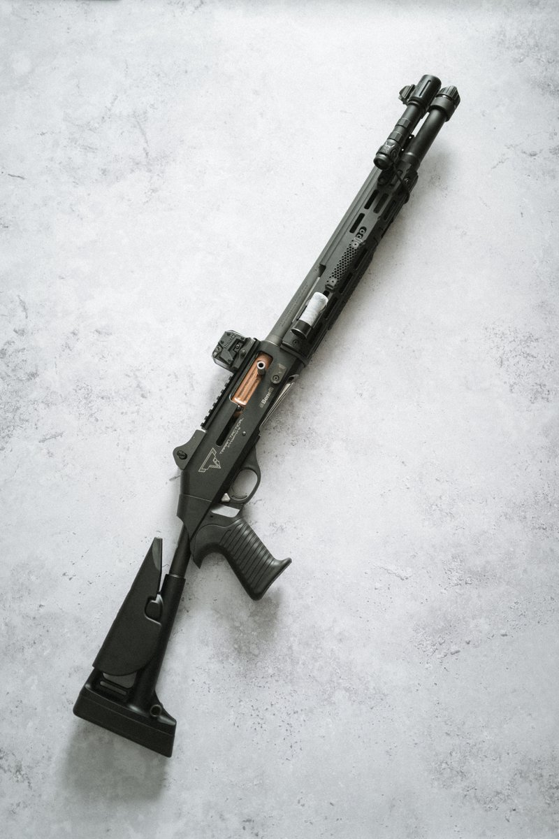 Daissele's tweet photo. Really digging this Benelli M4 M-lok handguard https://t.co/8h4LRlEDcc