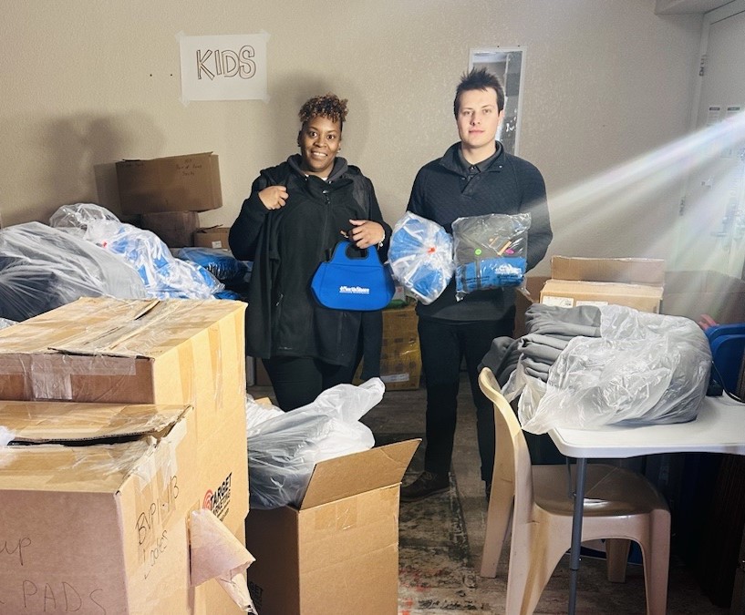 It’s #ThankfulThursday and we are full of joy to share our thanks for another amazing community partner, Endeavor Health, who donated over 100 fleece jackets & baseball hats for our clients at the IHC! Please join staff members Kimberly & Tristan in thanking Endeavor!