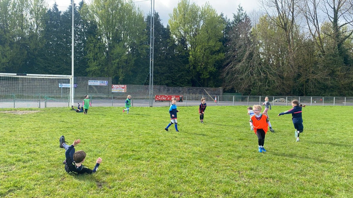 Final day of our Easter camp in @StKevins Thankfully the weather stayed good for us over the 3 days and we had great fun practising our skills and playing games!! #ConnachtCDO @ConnachtGAA @RosCoachingGAA