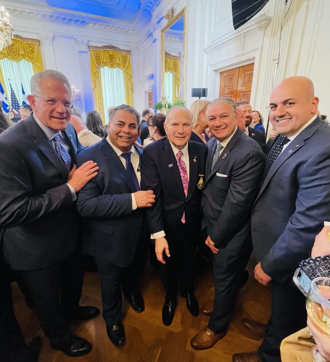 Greek Independence Day celebration ⁦@WhiteHouse⁩ w ⁦@OrderStAndrew⁩ Natl Commander Anthony Limberakis ⁦@OrderOfAHEPA⁩ Bd Chair ⁦@NicholasKaraco1⁩ and an East Wing filled w Greeks! Long live 🇬🇷 Long live 🇨🇾 #DefendHellenism ⁦@POTUS⁩ ⁦@goarch⁩