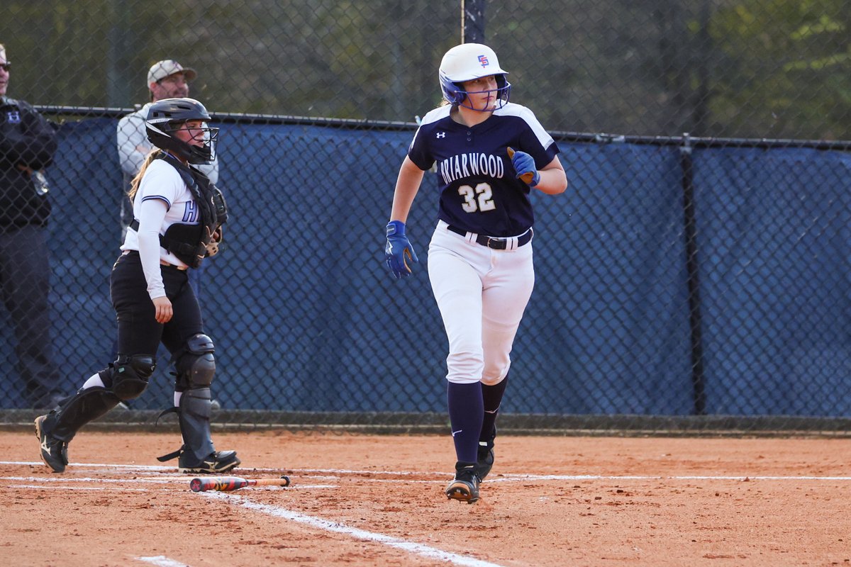 Emma Olive launched two home runs to lead a season-high 18 runs for Helena in a windy win over Briarwood in area play. Photos by @harrisonfamily7 & Story: shelbycountyreporter.com/2024/04/04/oli…