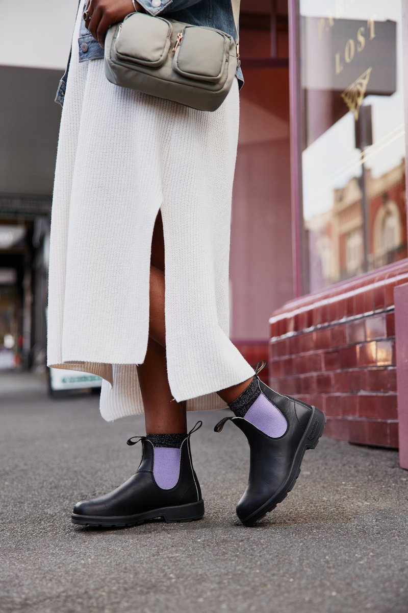 QuarkStyle's tweet image. Add some fresh flair to your boot collection with the 2303 Originals Black Lavender by Blundstone💜.

Take a step towards fresh fashion today: ow.ly/NBFz50R8pWO