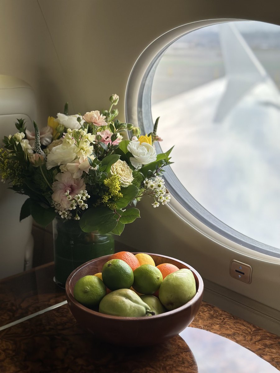 A lovely blend of floral aromas, citrus flavors and sublime comfort makes for an exquisite #privatejet flight. 📸: #Flexjet Cabin Server 🛩️ Hannah M.