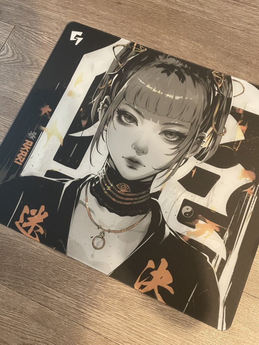 super stoked to have gotten a <a href="/GLSSWRKSGG/">GLSSWRKS</a> akari! intial thoughts:
⁃extremely smooth, it’s best feeling/sounding hard pad on the arm/wrist that I’ve tried
⁃definitely the most moisture resistant hard pad and can use without a sleeve
⁃glide is more controlled than a skypad, but