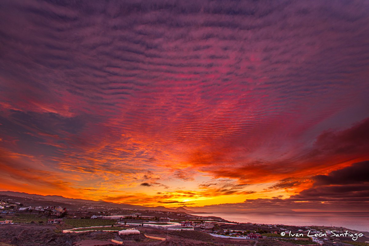 📷🌅 El atardecer de hoy desde el norte #Arucas #Sunset #GranCanaria 🇮🇨#IslasCanarias