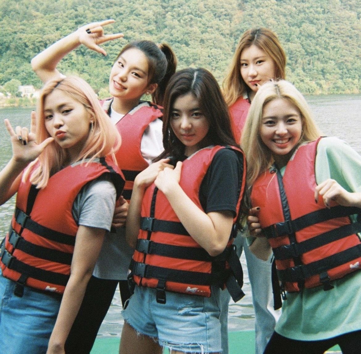 Itzy friendships, but they're all with Lia ❤️ (For the 200 days of Lia hiatus..) — a long thread