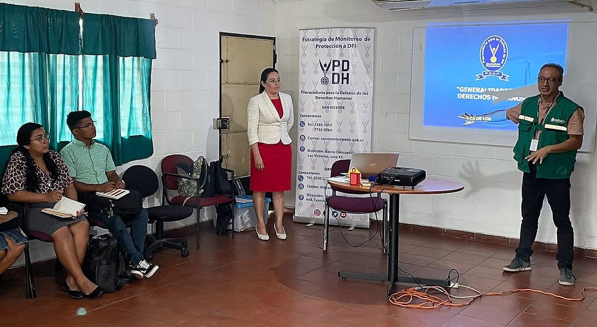 PDDHElSalvador's tweet photo. En atención a la labor de la #ProcuradoraDDHH @RaqueldeGuevara, #PDDHSanVicente, en conjunto con @Educo_ONG, capacitó a estudiantes @FMP_UES, sobre Derechos de Personas en Condición de Migración y Desplazamiento, a fin de replicar esta información en centros educativos de la zona https://t.co/x16Q0H12dh