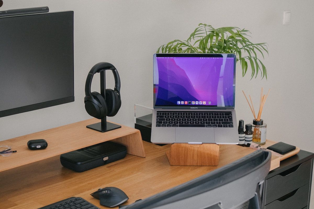 It's April which means time for spring cleaning! If you're not ready to tackle the garage, why not start with your desktop? Decluttering your digital life could be just what you need to kick overwhelm and burnout to the curb. buff.ly/3GlsheE 

#digitaldeclutter #SMBtips