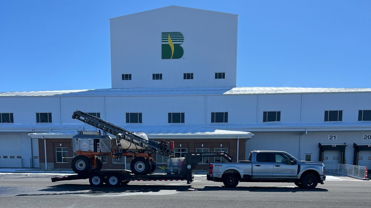 SwarmFarm's tweet photo. The next chapter begins! 🚀
We proudly announce our first commercial delivery to the United States! Mapping on snow was a first for us.🆕But SwarmBot is running in snow like it has always been his everyday business. Looking forward to plenty more autonomous action in the US!🇺🇲 https://t.co/Q9JumK8yXR