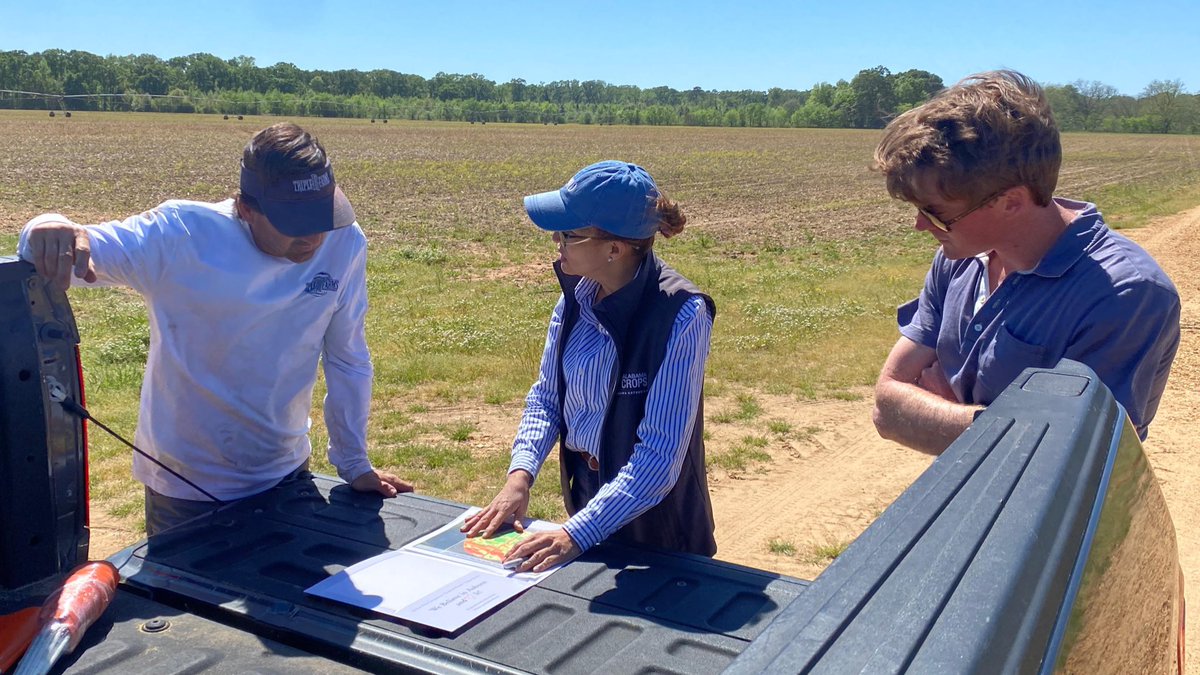 On-farm experimentation focused on evaluation of @Precisionag technologies that support #climatesmartag requires collaboration farmer-university-industry. Today, I am meeting with @TripleRFarms, and Curt Knight from @yara finalizing details for a  Variable rate #nitrogen test.