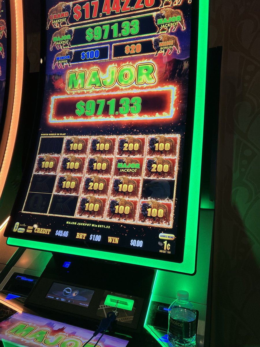 tomkoslots's tweet image. Here are pics of our big wins before we started recording features. 3