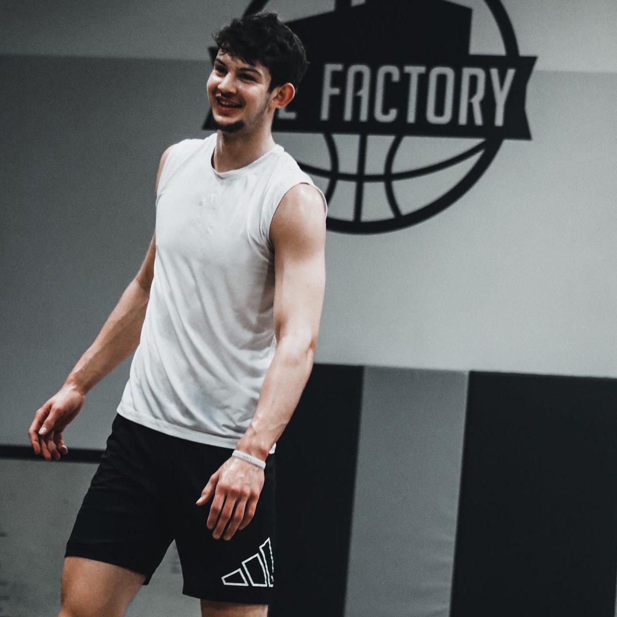 Cut from a different cloth 🧵 @FrankieFidler_ ✖️ Coach Mackie #thefactory #factory #basketball #ball #post #viral #instagram #instagood #instalike #instadaily #insta #ncaa #usa #nebraska #omaha #fyp #fypシ #fypage