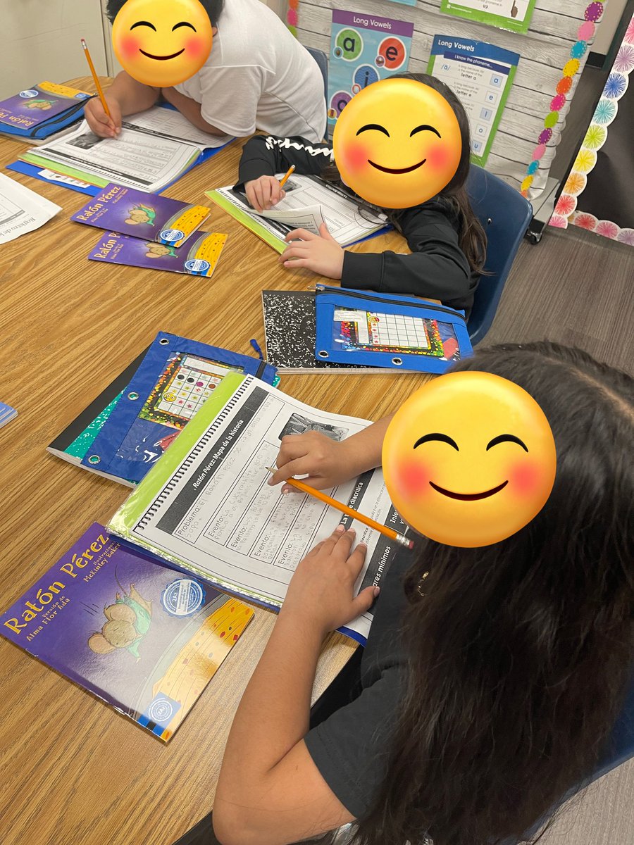 Second Grade Bilingual Students loved to read el Ráton Pérez by Alma Flor Ada and to write about their favorite part of their story. @AmericanReading #risdbelieves #risdleadandint #risdWeAreOne #SVEBlastOff #learnerframework