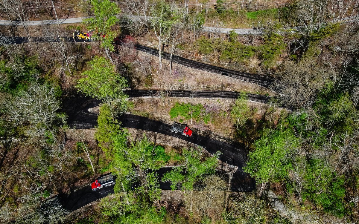TalleyConstruct's tweet photo. Rolling through Signal Mountain with pride! 🚧 Talley Construction is on the move, milling and paving the W Road. Another day, another chance to showcase our commitment to excellence. #TeamTalley https://t.co/bpDD99Bf1H