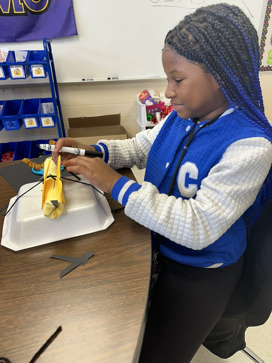 When you give up your lunch break to help a scholar complete her project … #MyAldine!! @GoodmanES_AISD #CounselingMoment