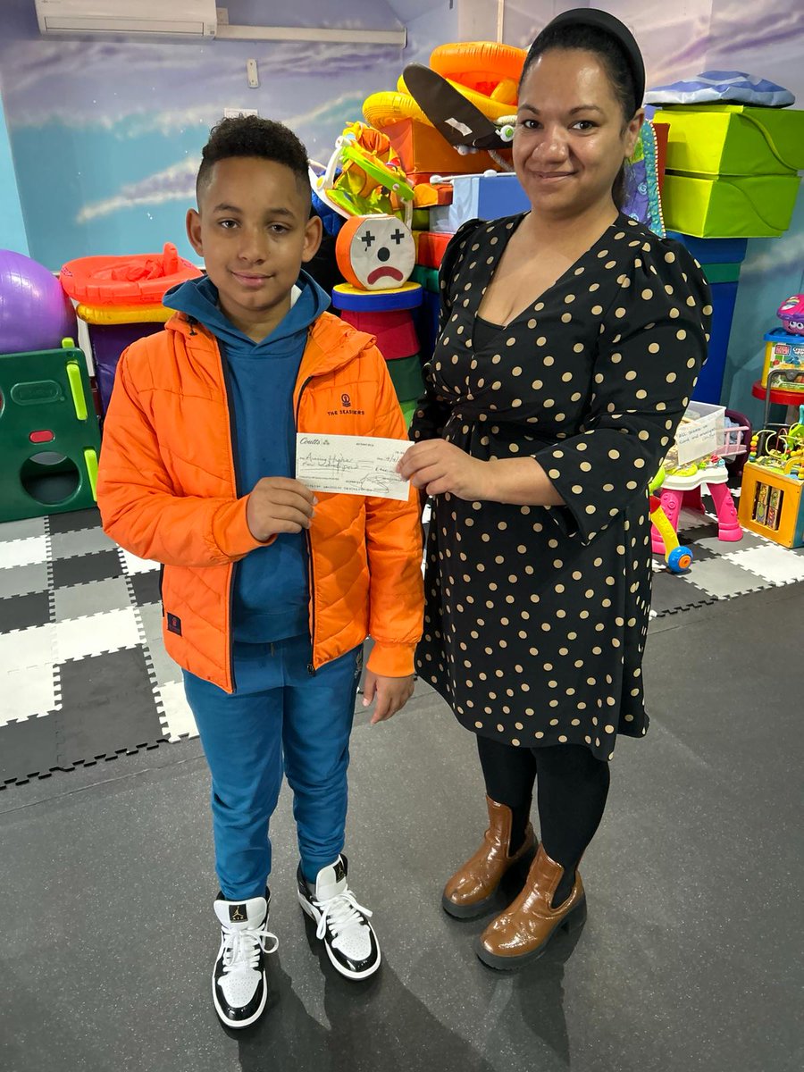 So wonderful to meet you all today Latoya at @ahcharity and to be able to support your wonderful charity with a donation from TDT and a further set of @Notarianniices vouchers to be delivered for the children very soon by @LucaVettese on behalf of Notarianni and TDT...1/2