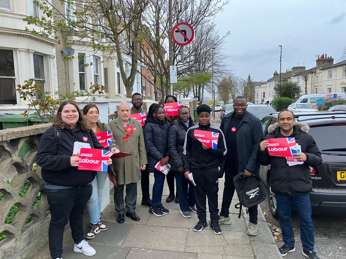 Enjoyed being out in Woolwich Common tonight, talking to residents about the upcoming Mayoral elections. 

It's evident that the work of <a href="/SadiqKhan/">Sadiq Khan</a> and <a href="/Len_Duvall/">Len Duvall AM</a> in supporting our residents is valued on the #LabourDoorstep. 

🌹#VoteLabour🌹