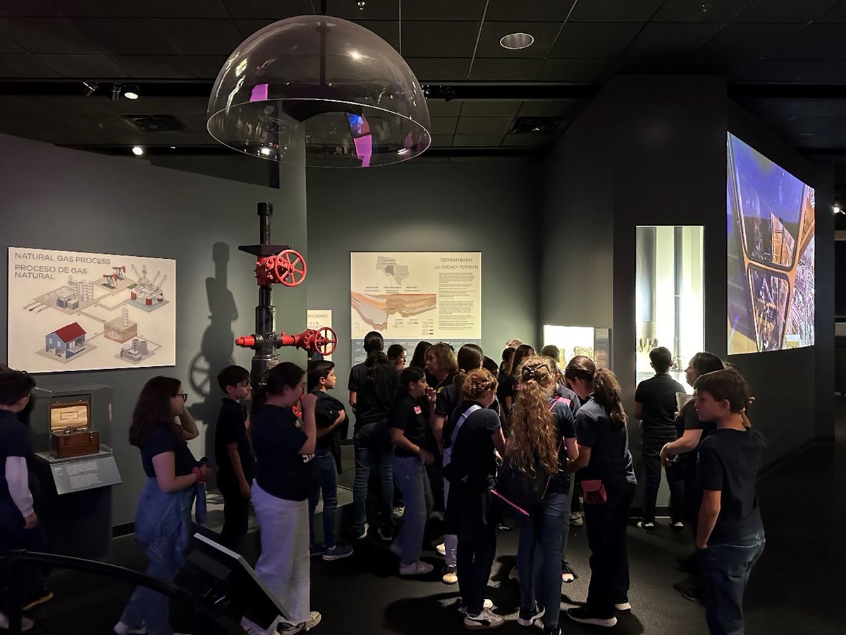 ICYMI: Last week, students from St. Mary's Catholic School and @DRE_Hurricanes visited the Bullock Texas State History Museum as part of a field trip sponsored by TXOGA and @RioGrandeLNG. Students had a firsthand look at the history of oil and gas in Texas (1/2)